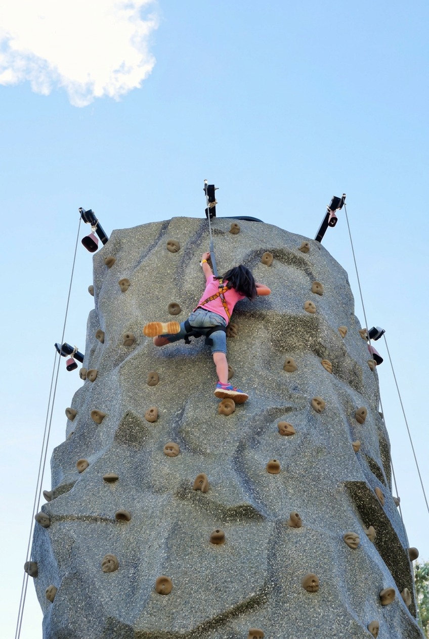 32 FOOT ROCK CLIMBING TOWER